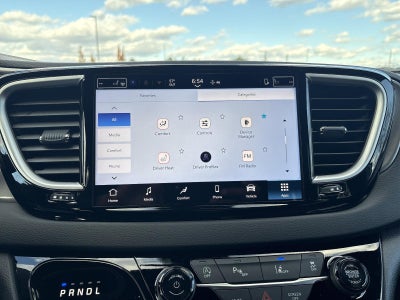 2026 Chrysler Voyager LX FWD