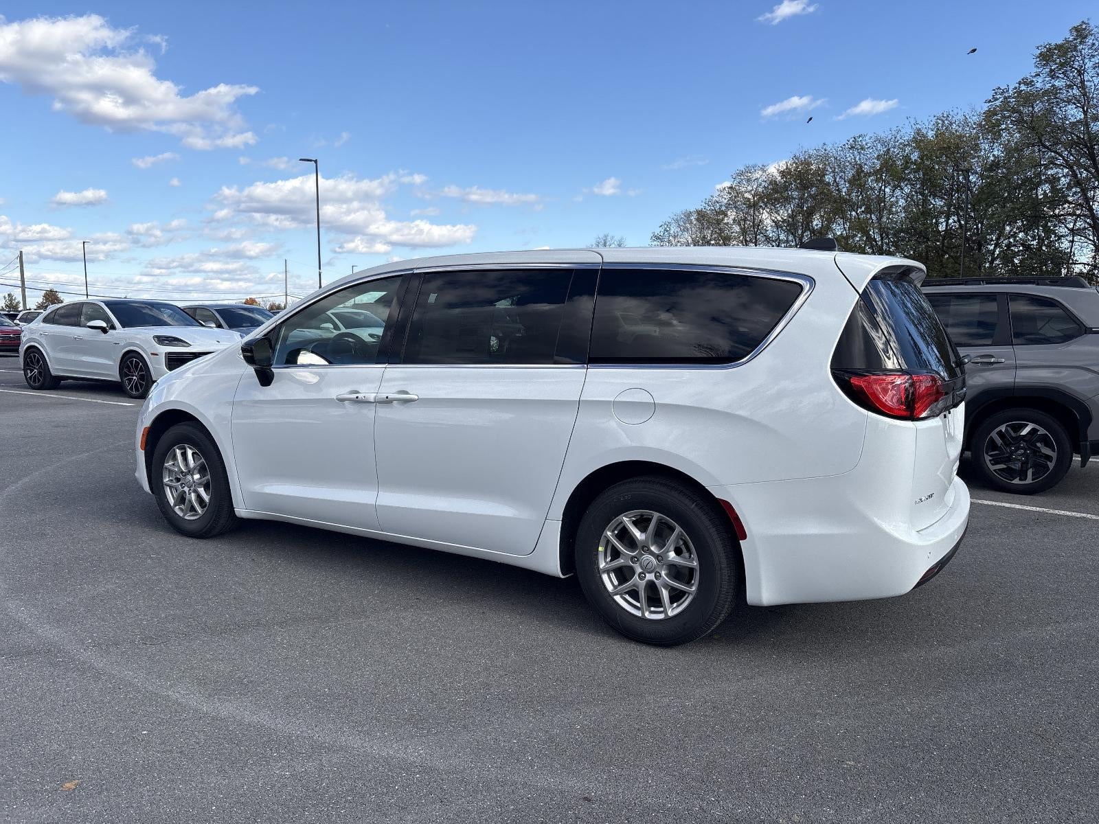 2026 Chrysler Voyager LX FWD