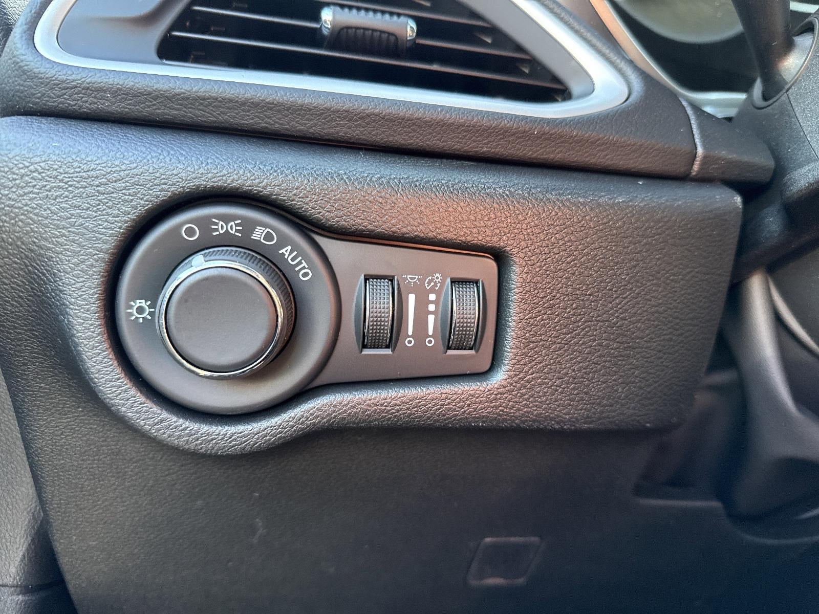 2026 Chrysler Voyager LX FWD