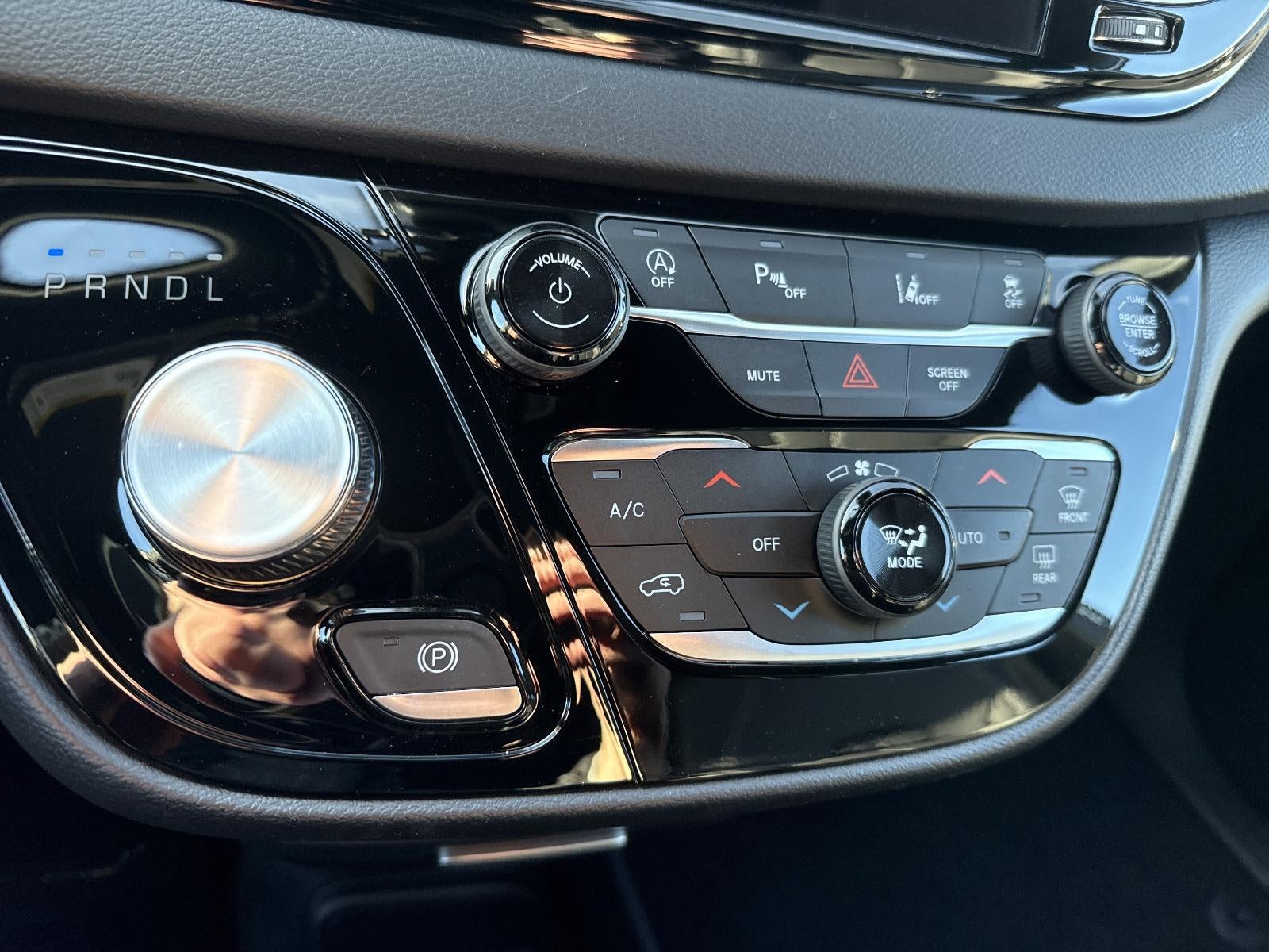 2026 Chrysler Voyager LX FWD