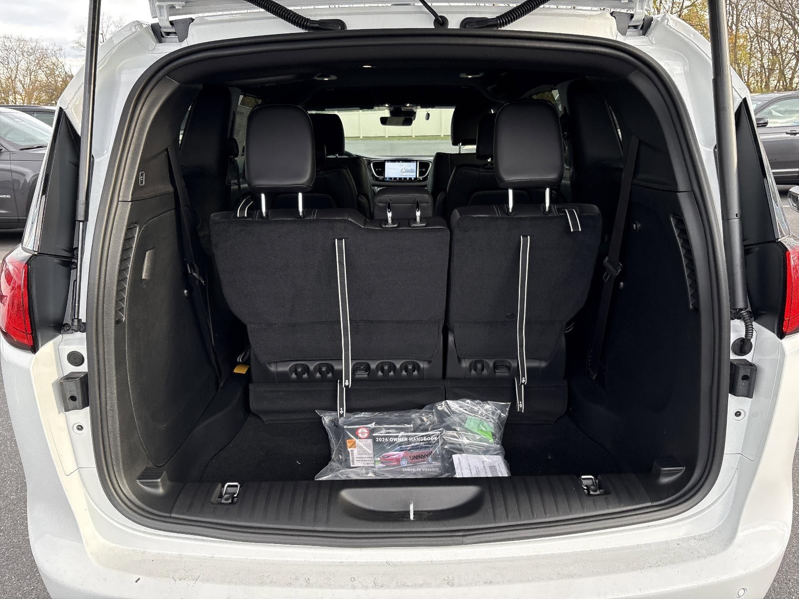 2026 Chrysler Voyager LX FWD