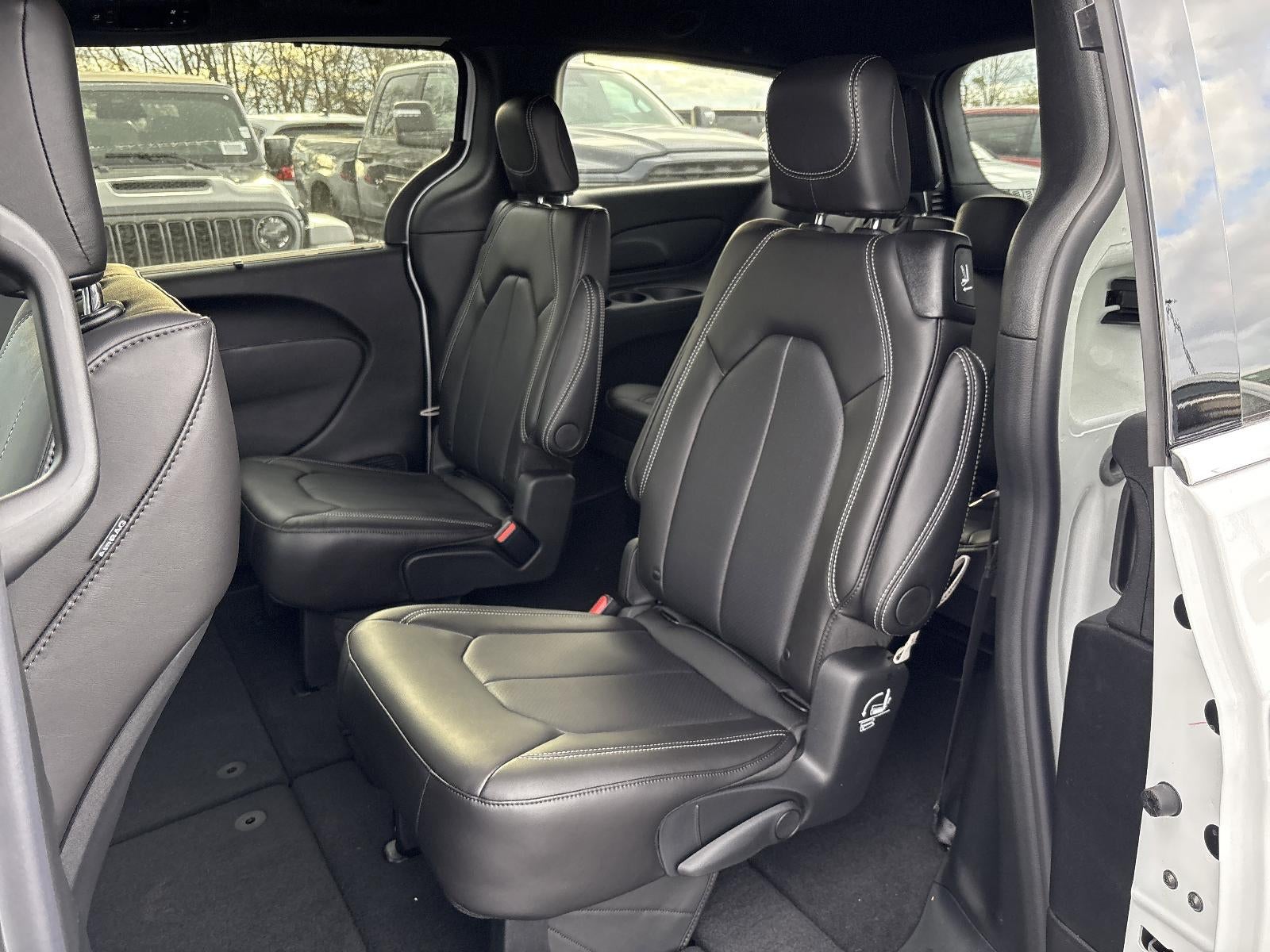 2026 Chrysler Voyager LX FWD