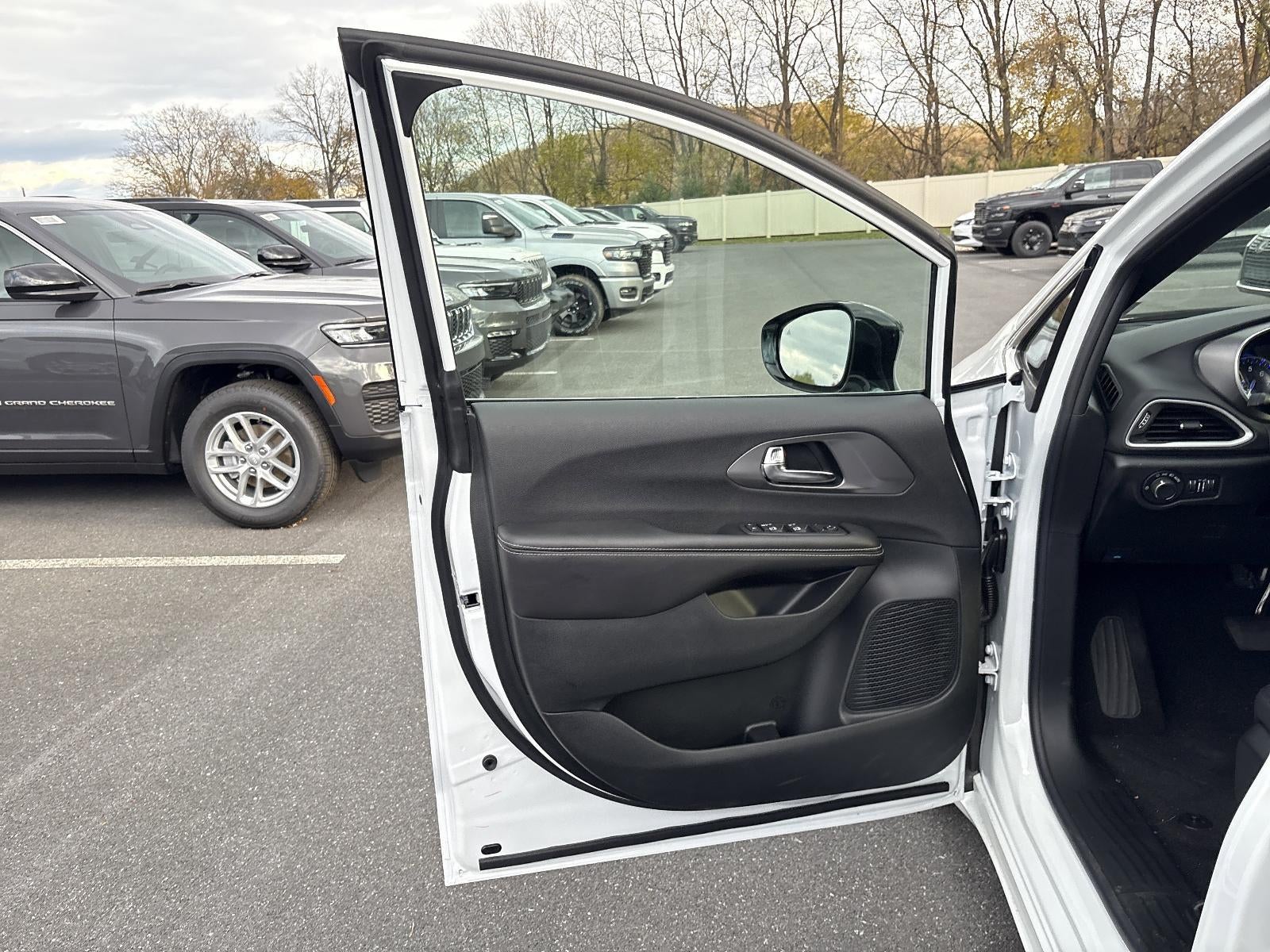 2026 Chrysler Voyager LX FWD