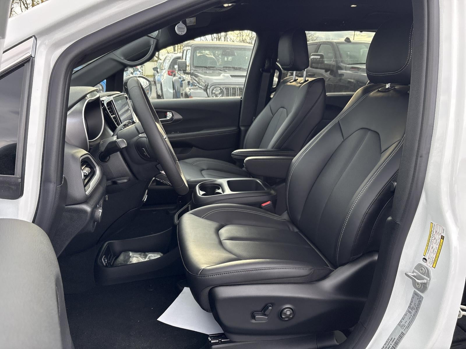 2026 Chrysler Voyager LX FWD