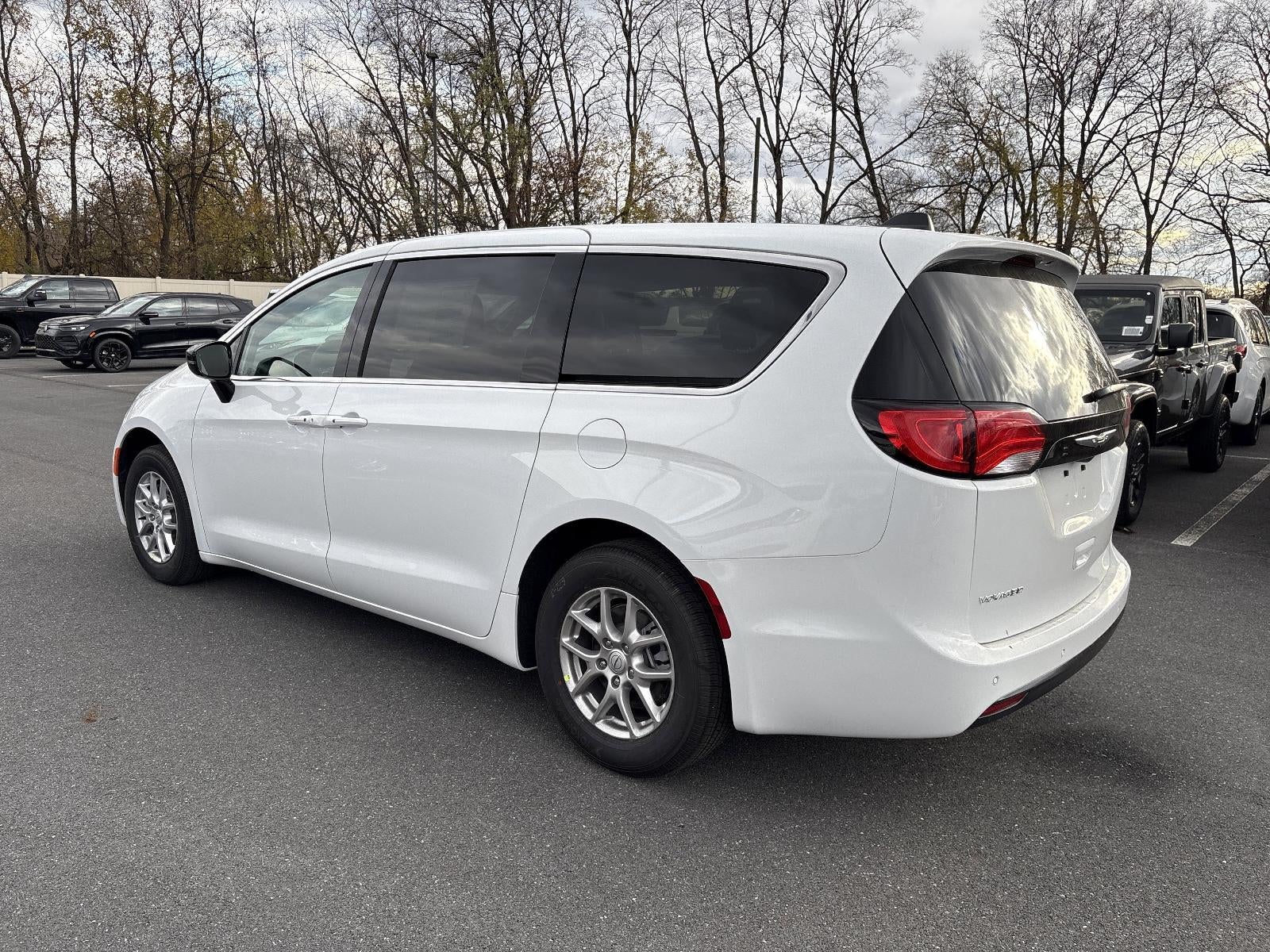2026 Chrysler Voyager LX FWD