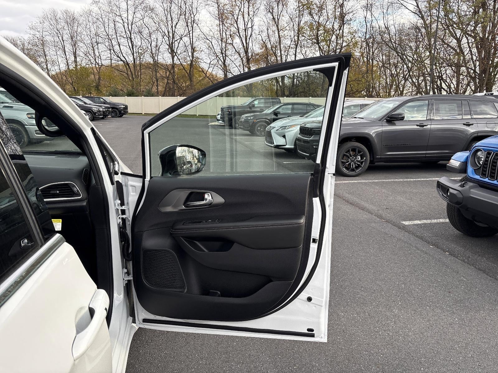 2026 Chrysler Voyager LX FWD