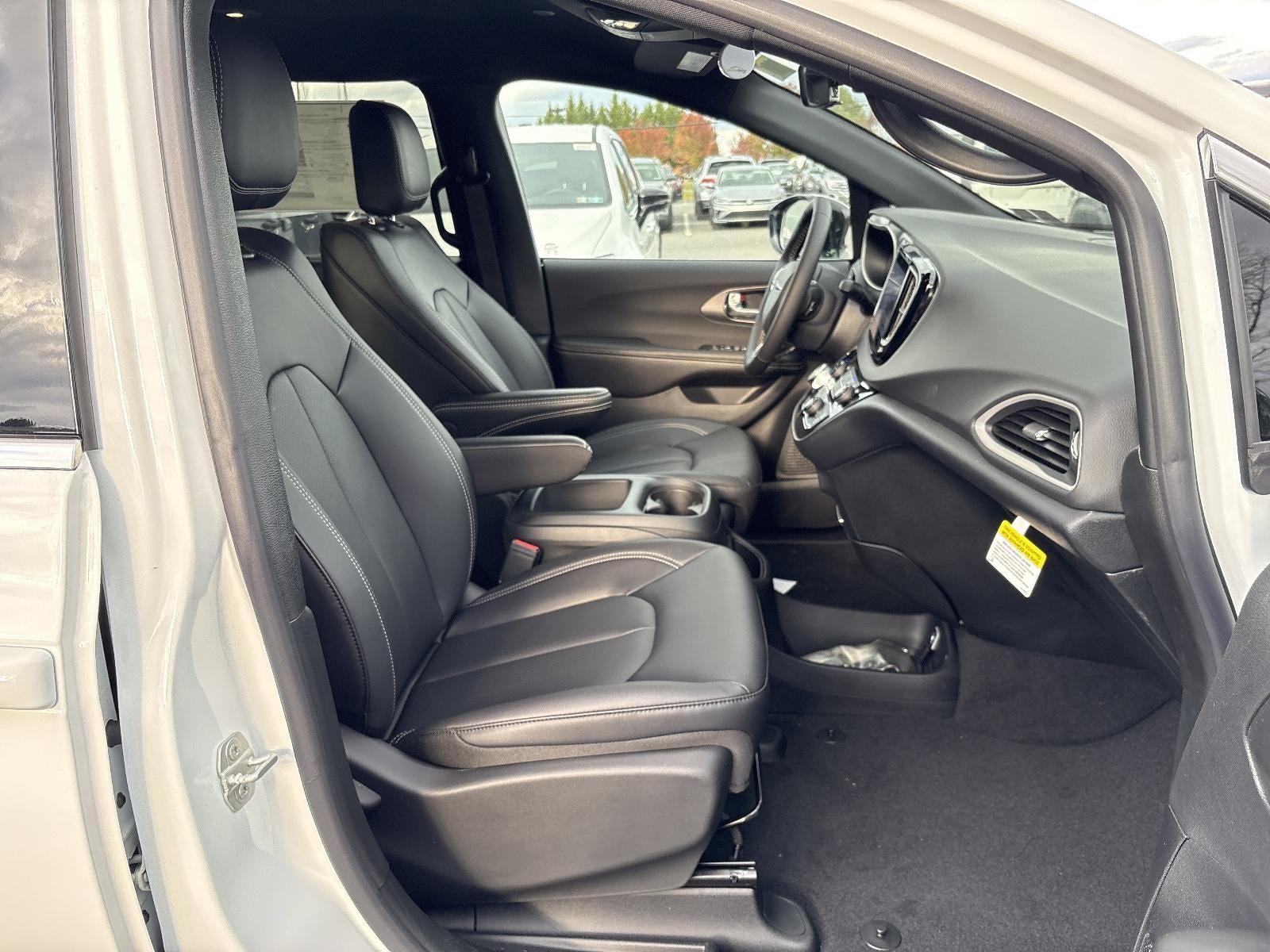 2026 Chrysler Voyager LX FWD