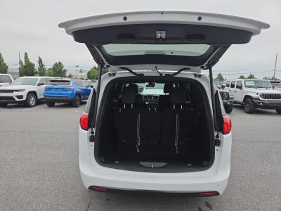 2027 Chrysler Pacifica LX FWD