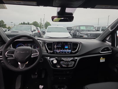 2027 Chrysler Pacifica LX FWD