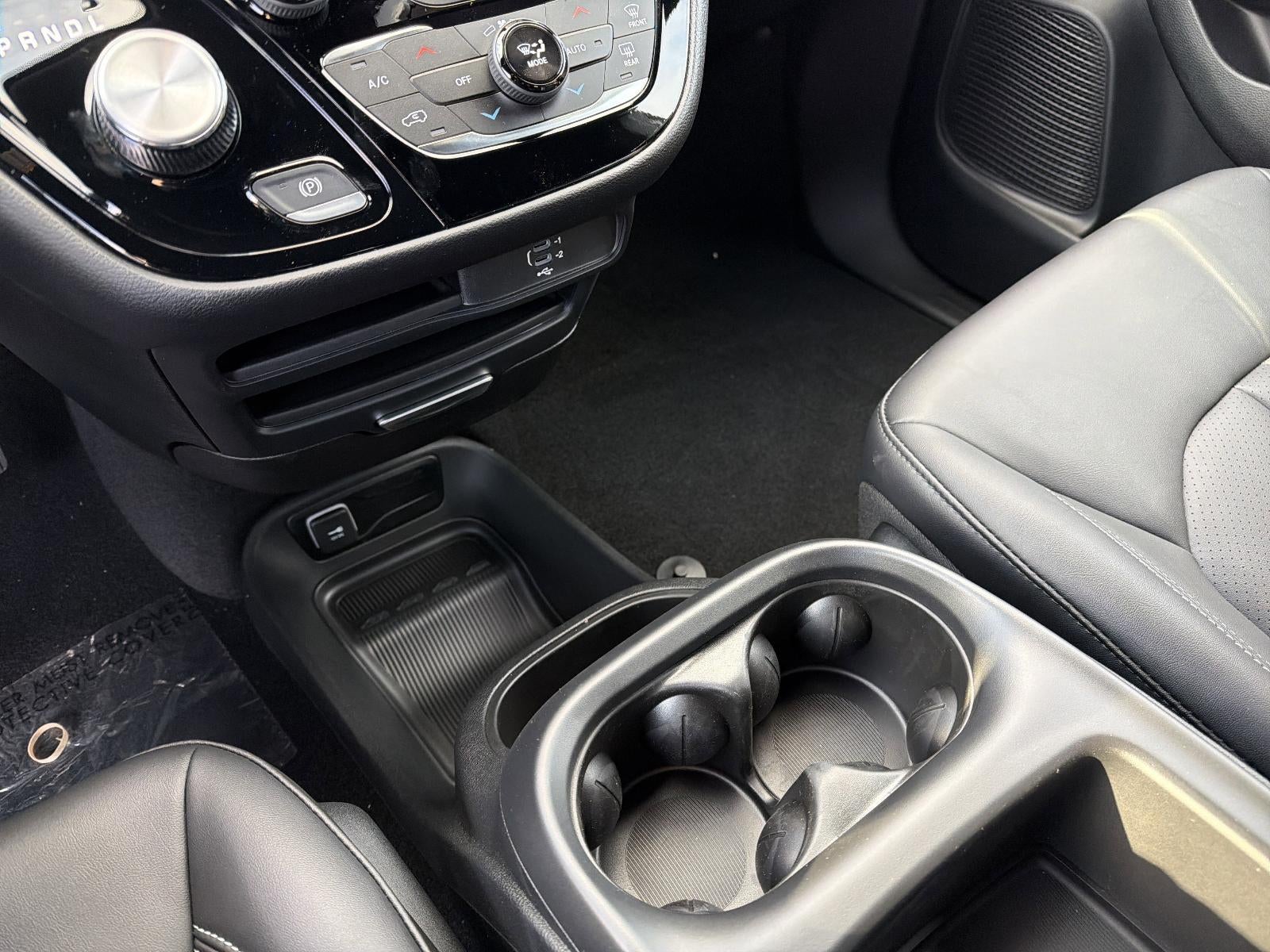 2026 Chrysler Voyager LX FWD