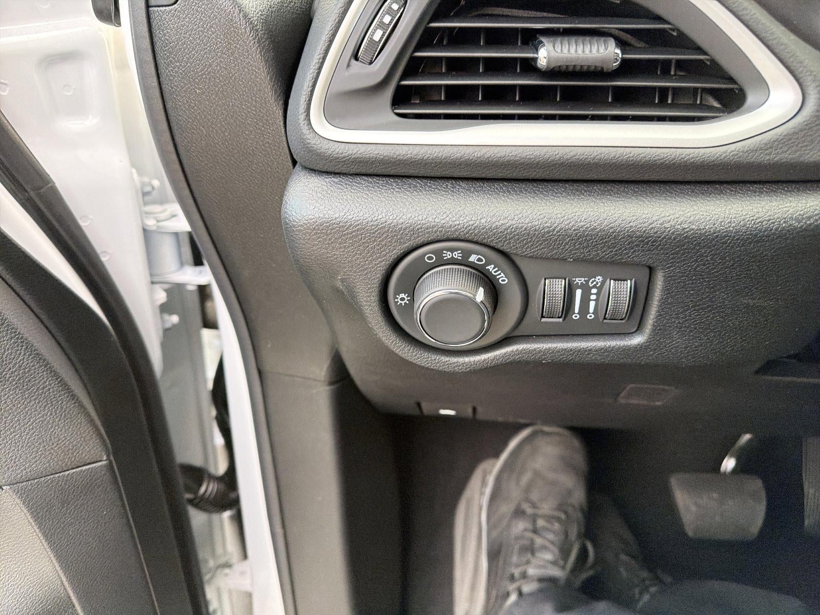 2026 Chrysler Voyager LX FWD