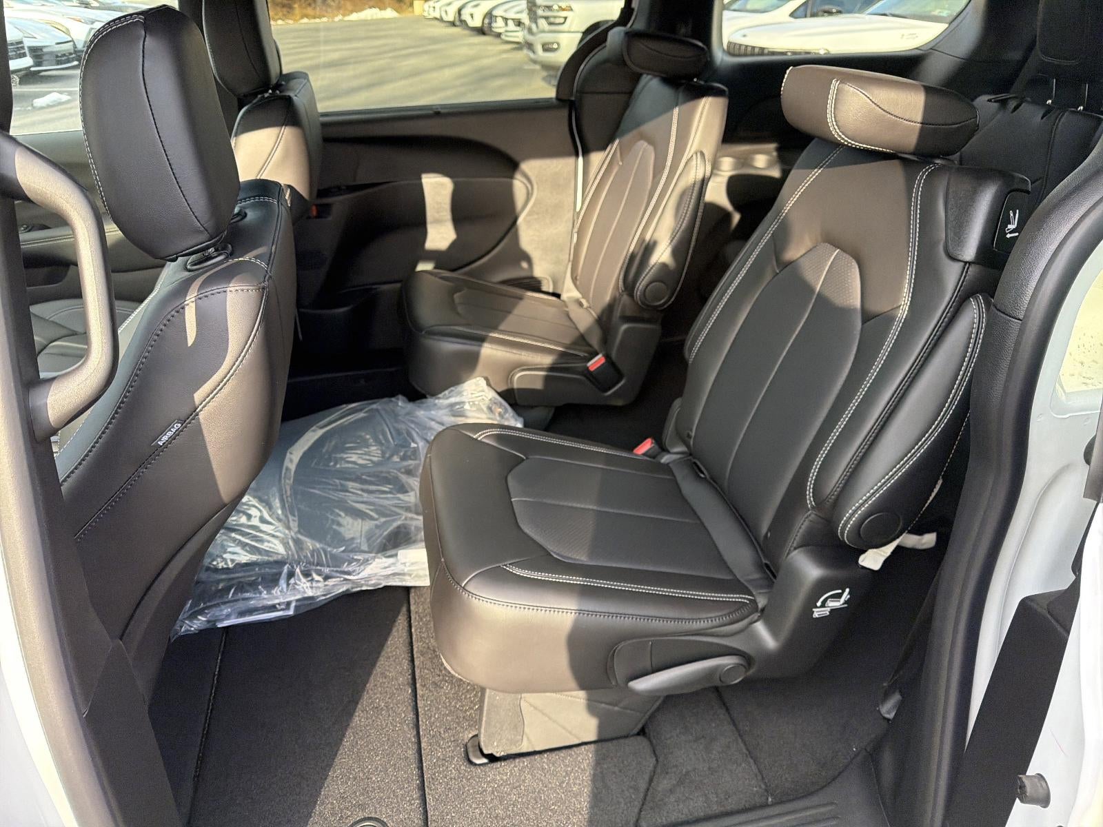 2026 Chrysler Voyager LX FWD