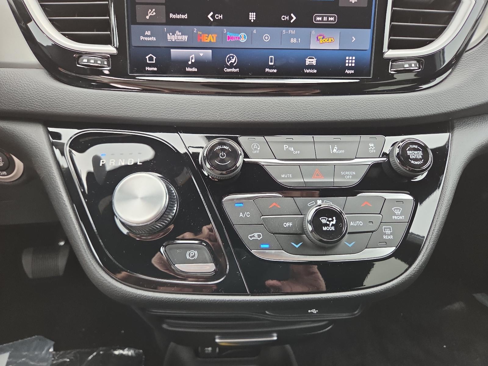 2027 Chrysler Pacifica LX FWD