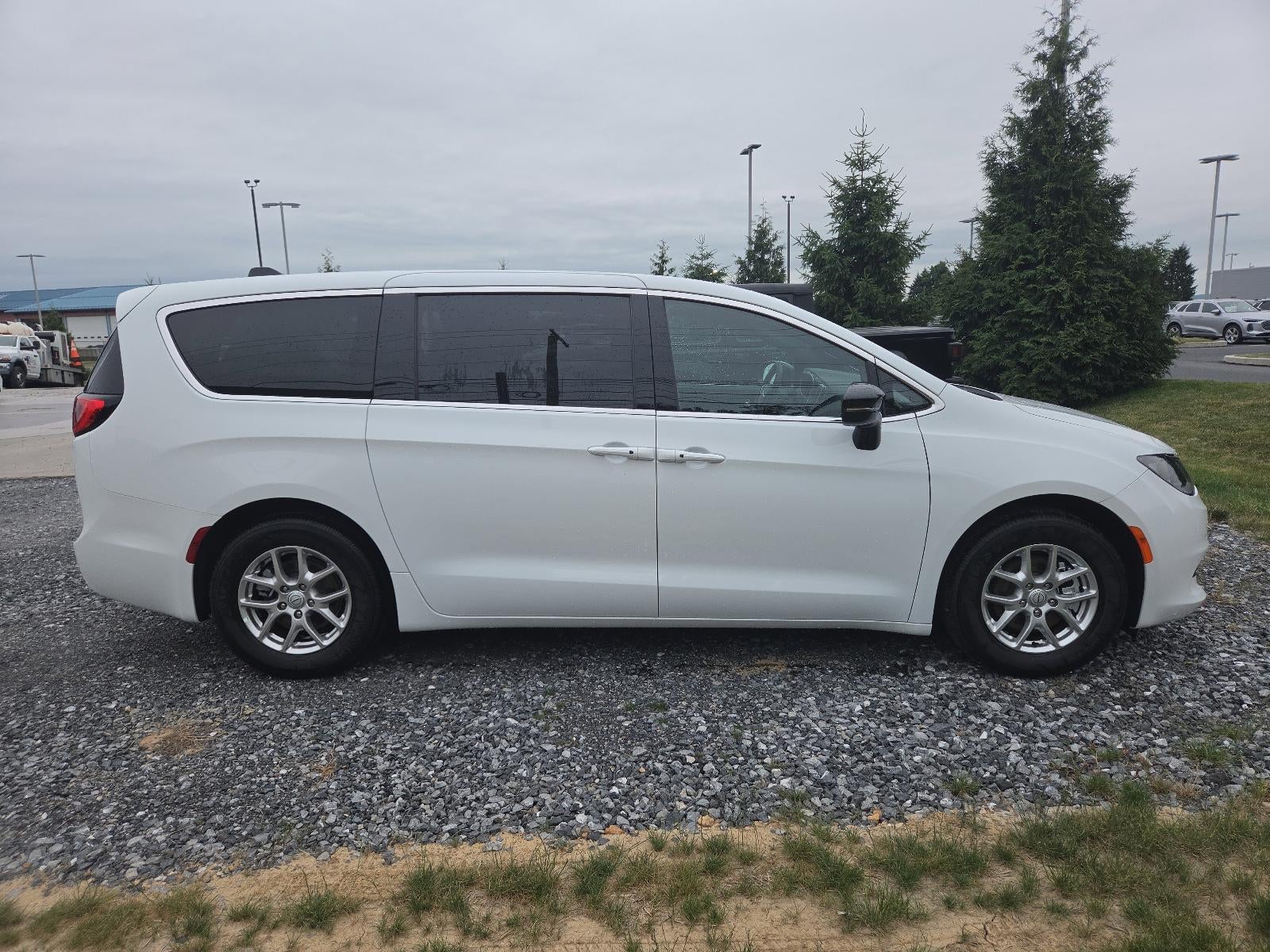 2026 Chrysler Voyager LX FWD