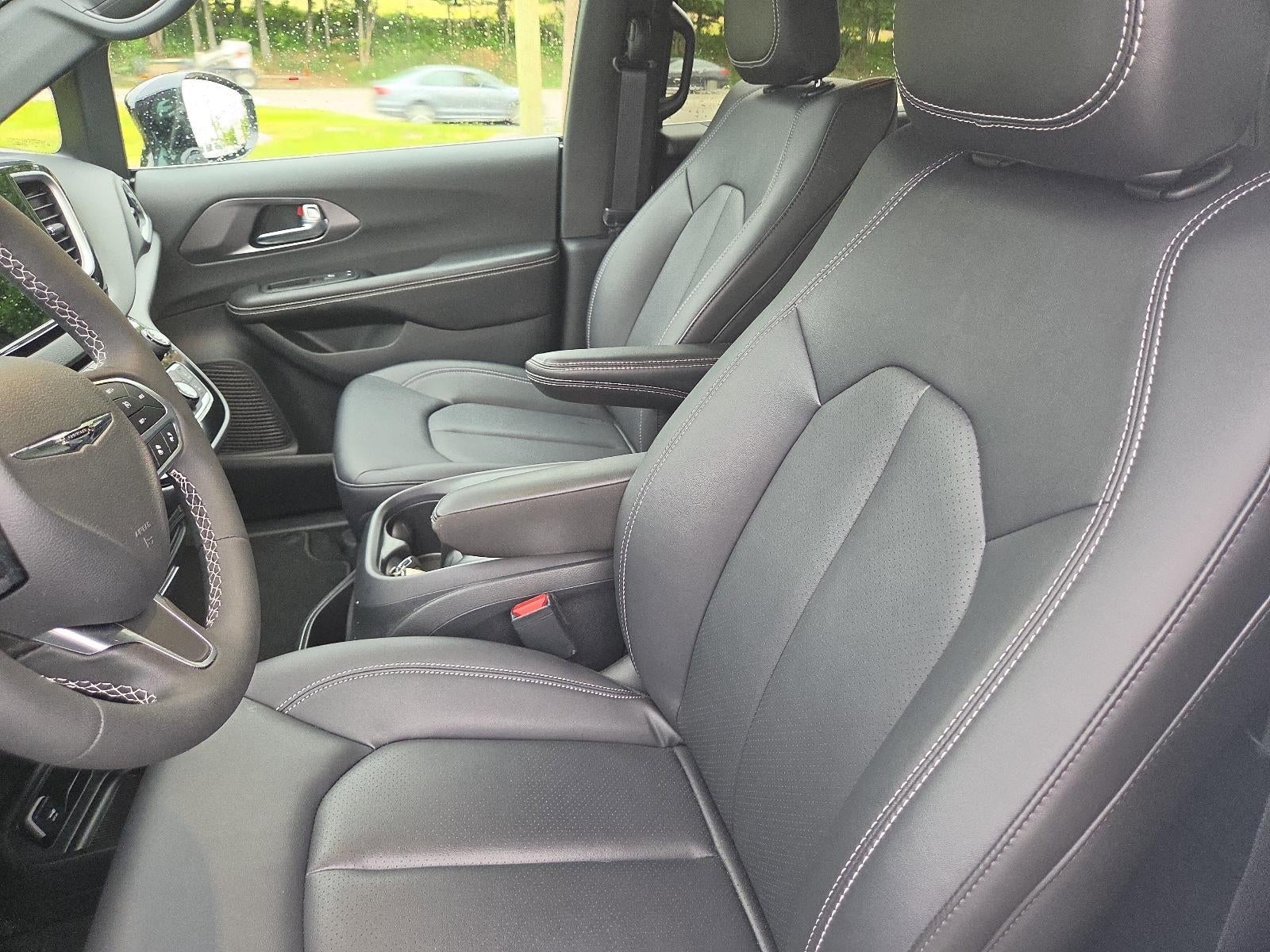 2026 Chrysler Voyager LX FWD