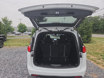 2026 Chrysler Voyager LX FWD