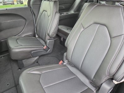 2027 Chrysler Pacifica LX FWD