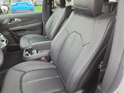 2027 Chrysler Pacifica LX FWD