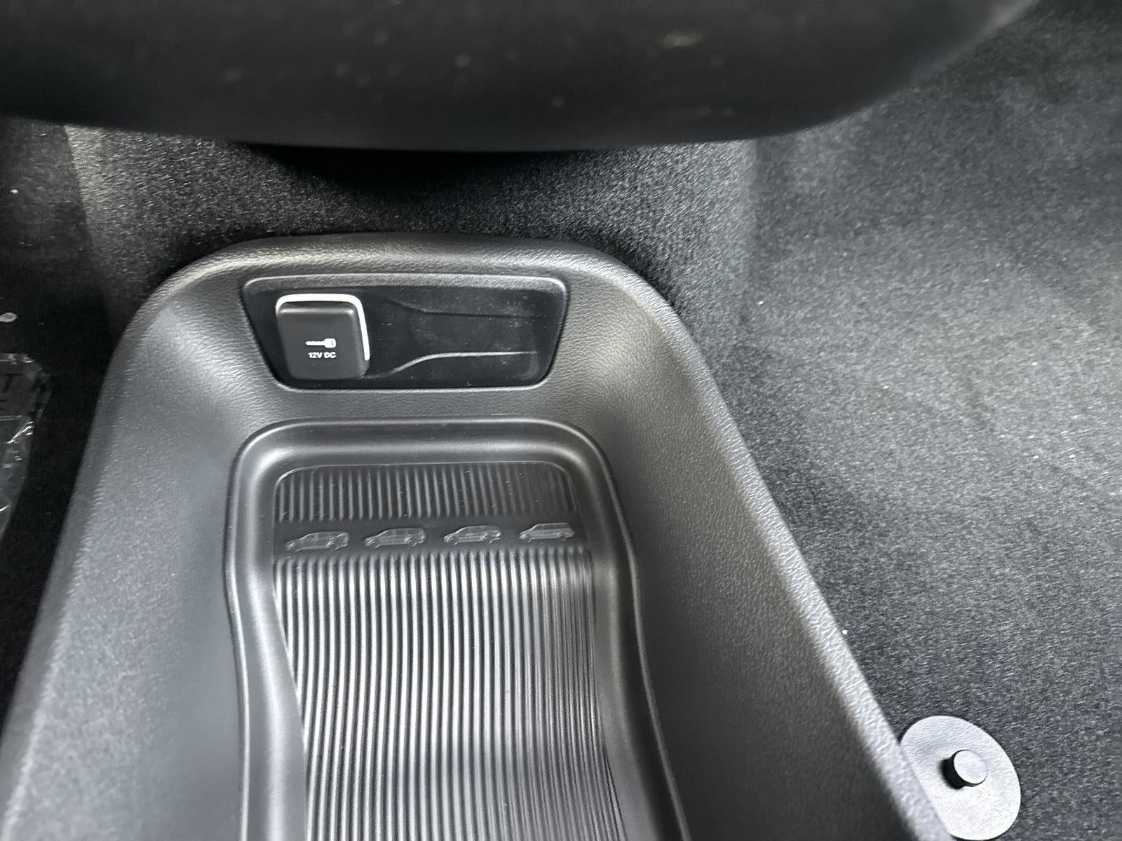 2026 Chrysler Voyager LX FWD