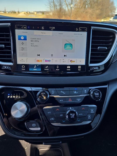 2026 Chrysler Voyager LX FWD