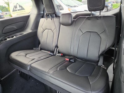 2027 Chrysler Pacifica LX FWD