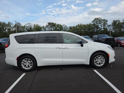 2027 Chrysler Pacifica LX FWD