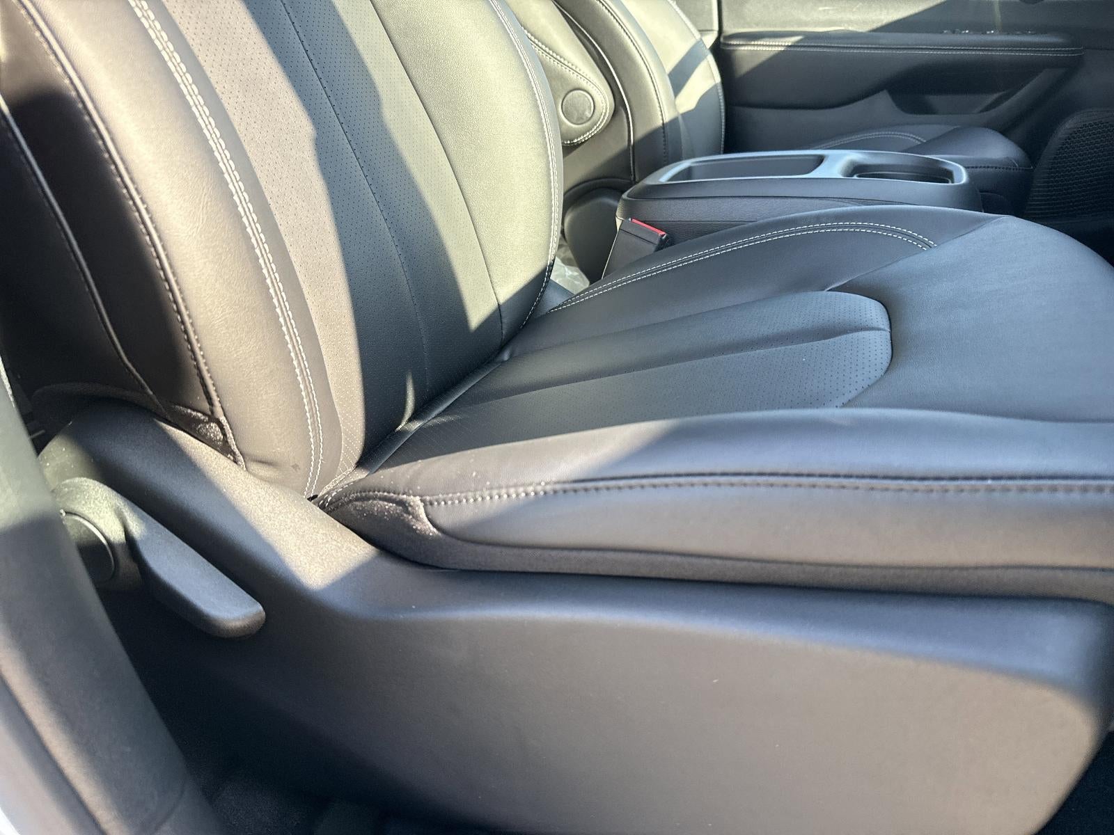 2026 Chrysler Voyager LX FWD