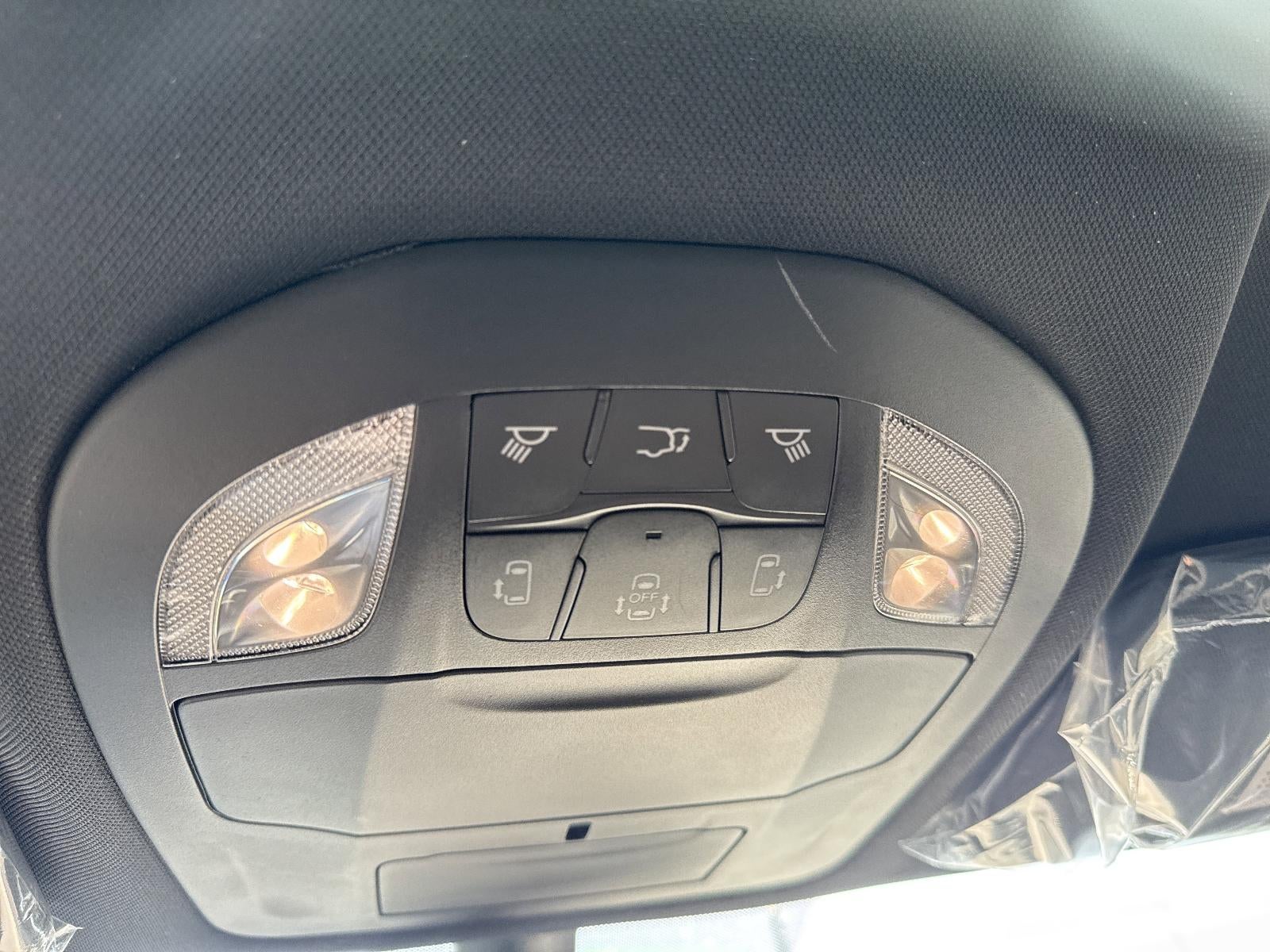 2026 Chrysler Voyager LX FWD