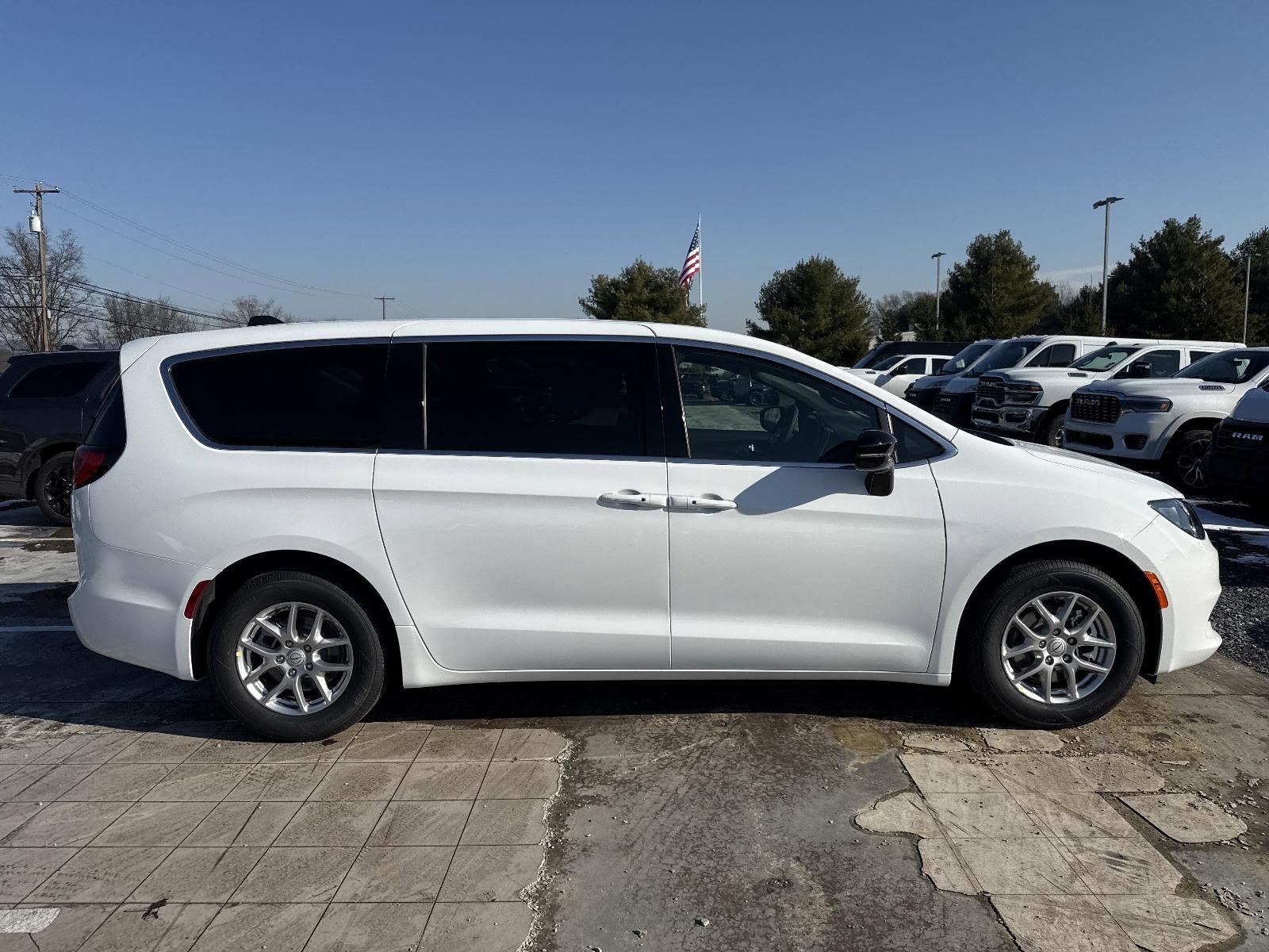 2026 Chrysler Voyager LX FWD
