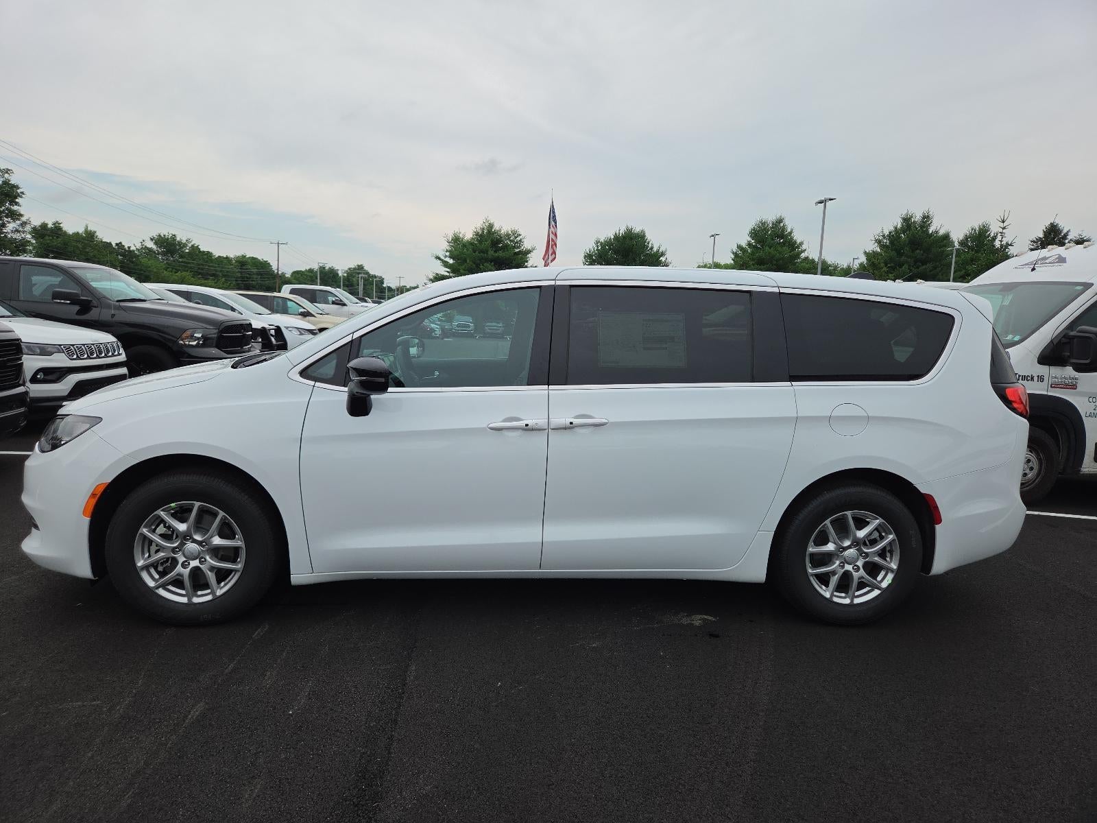 2027 Chrysler Pacifica LX FWD