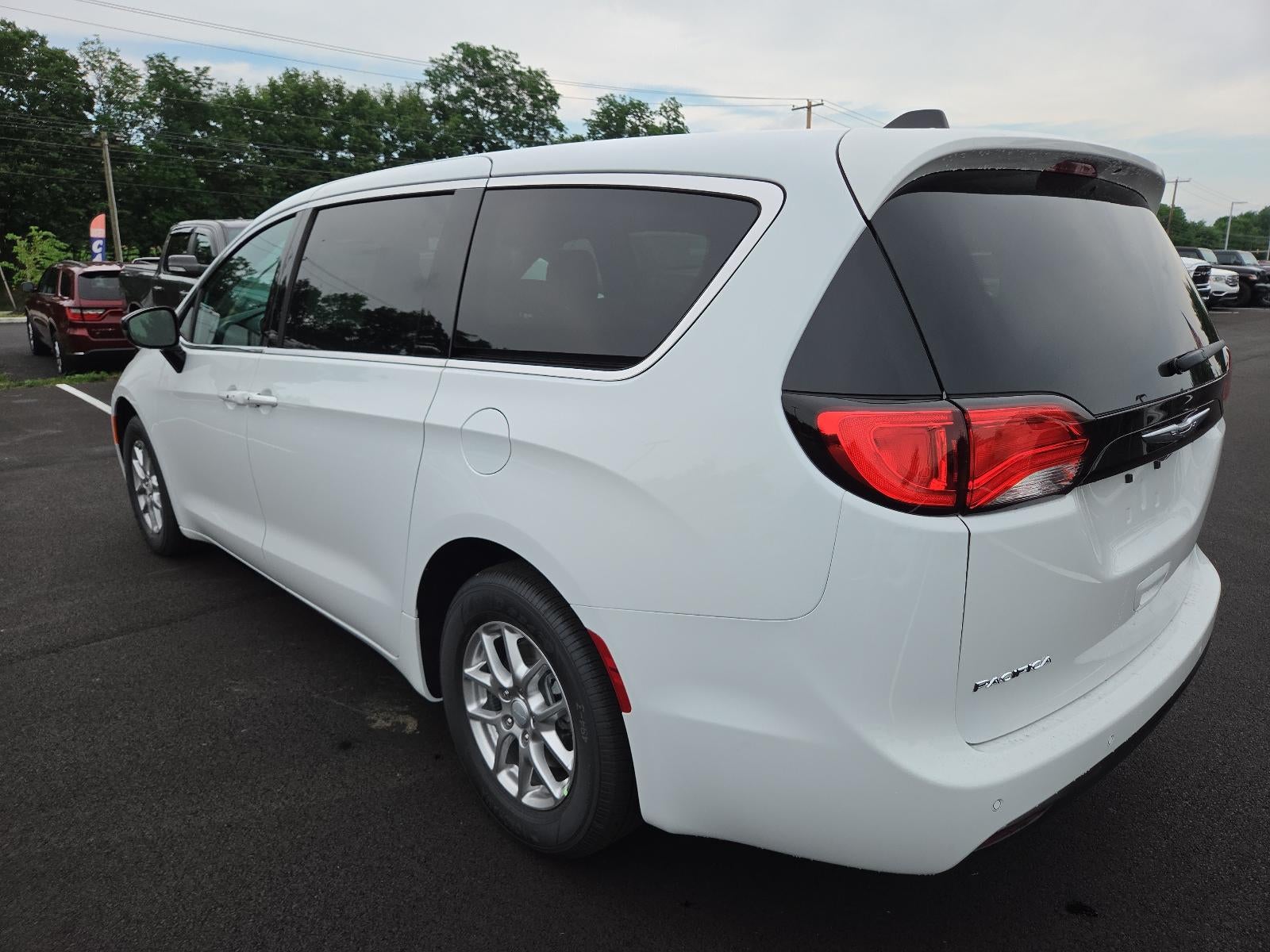2027 Chrysler Pacifica LX FWD