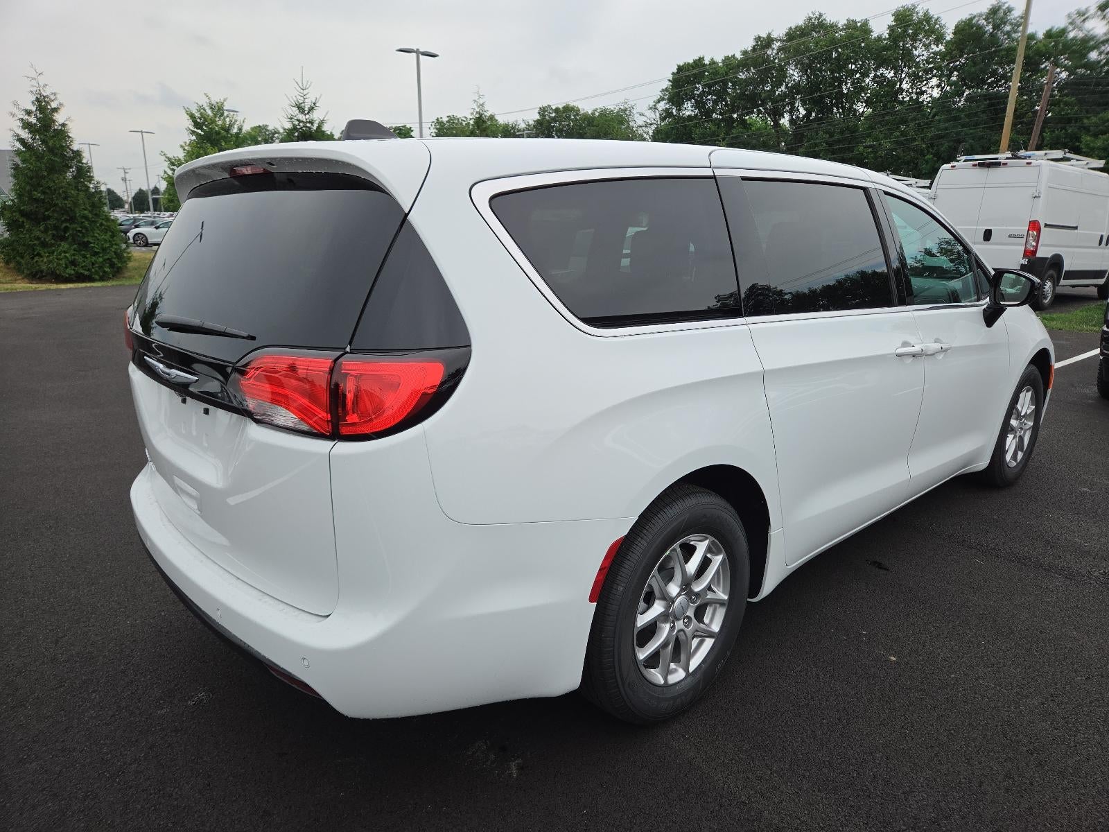 2027 Chrysler Pacifica LX FWD