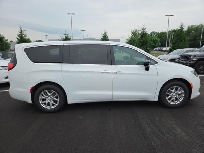 2027 Chrysler Pacifica LX FWD