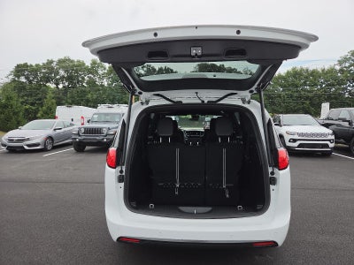 2027 Chrysler Pacifica LX FWD