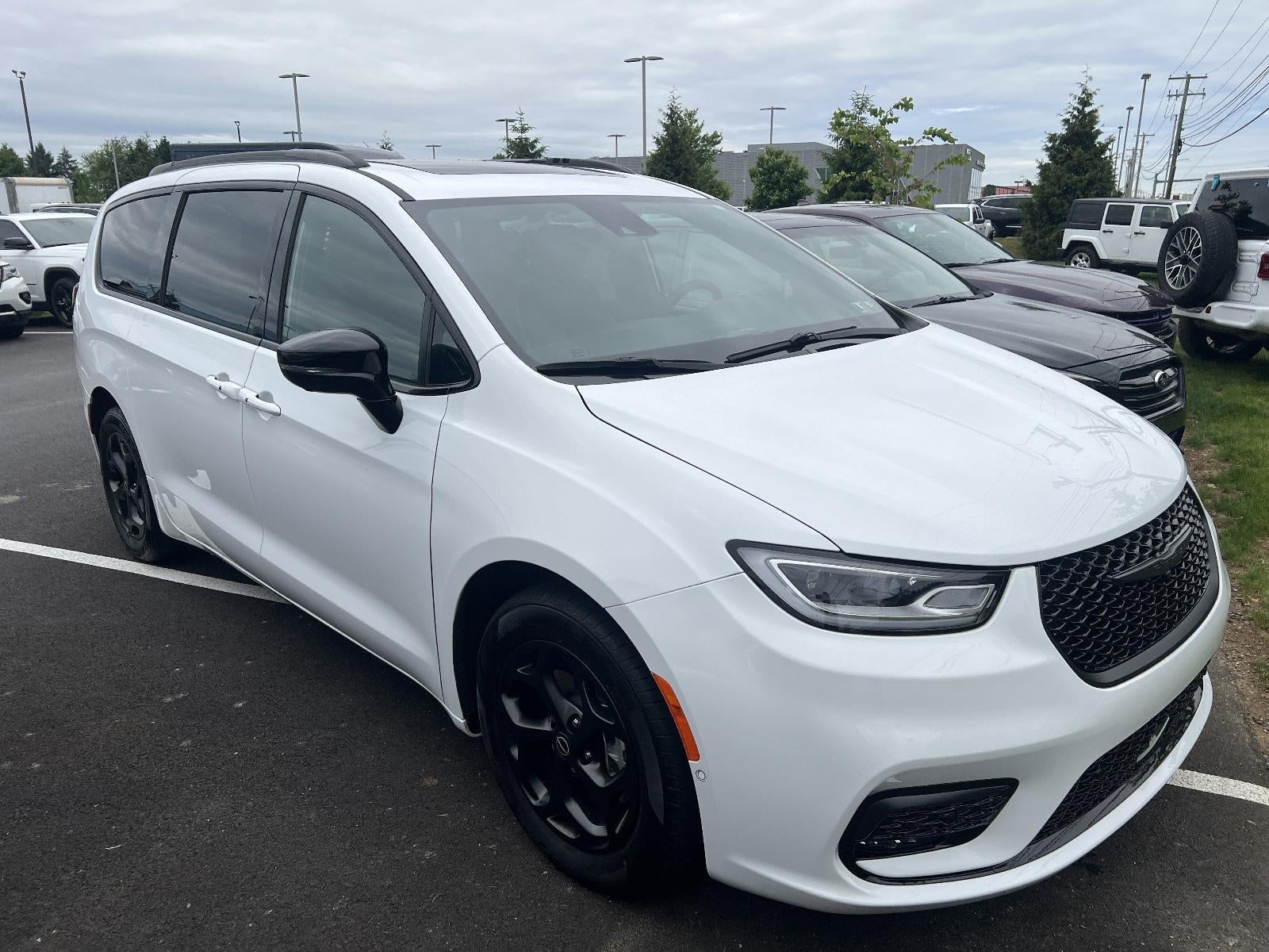 2025 Chrysler Pacifica Hybrid Premium S Appearance Pkg FWD