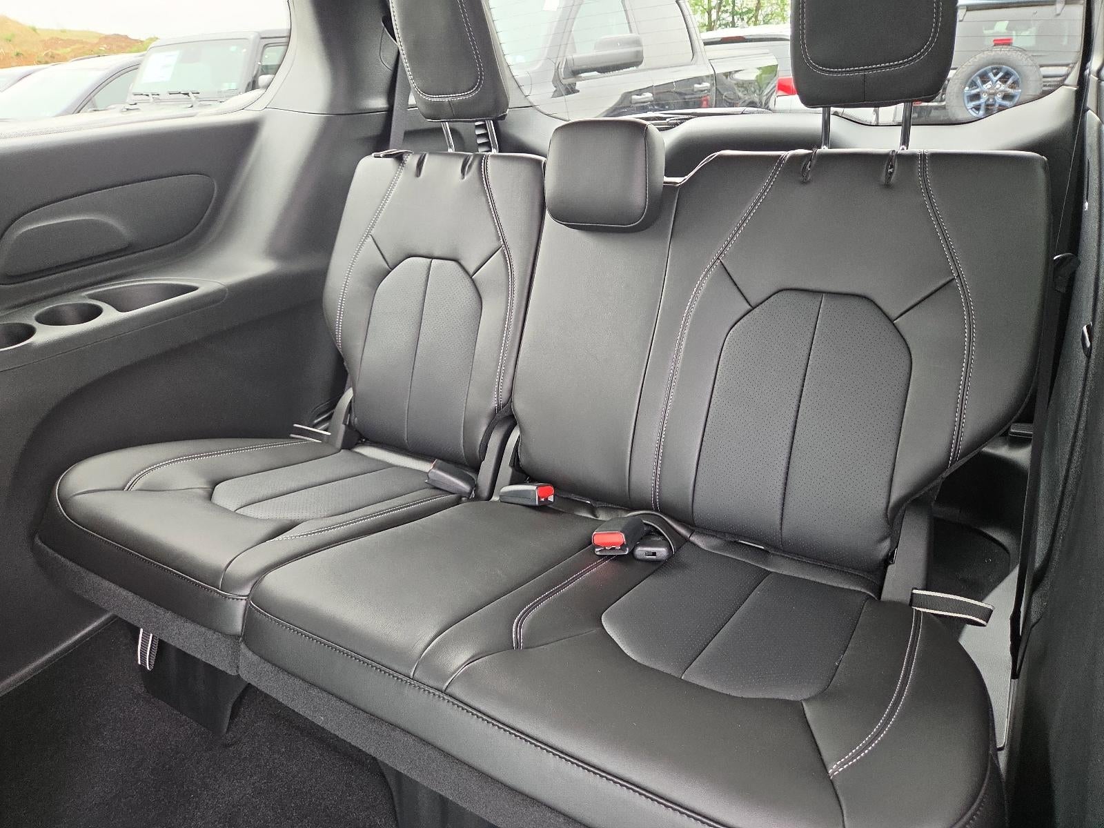 2027 Chrysler Pacifica Select AWD