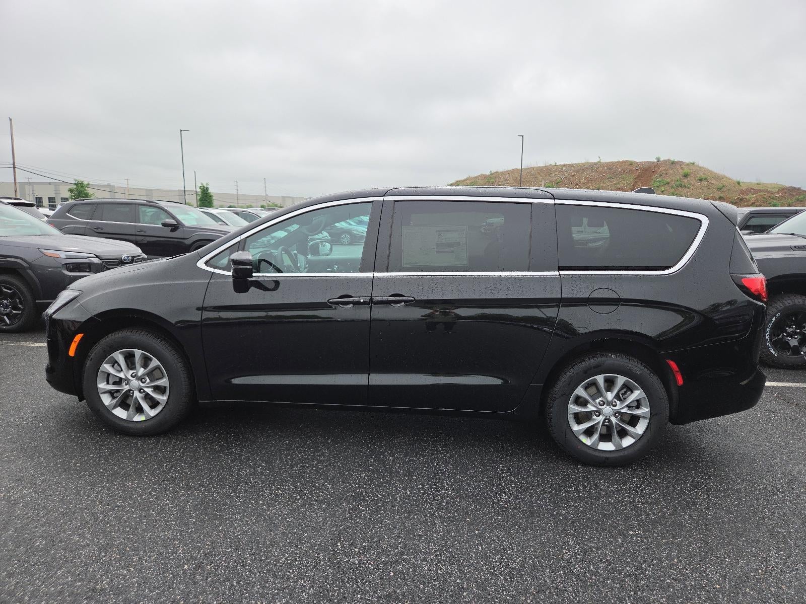 2027 Chrysler Pacifica Select AWD
