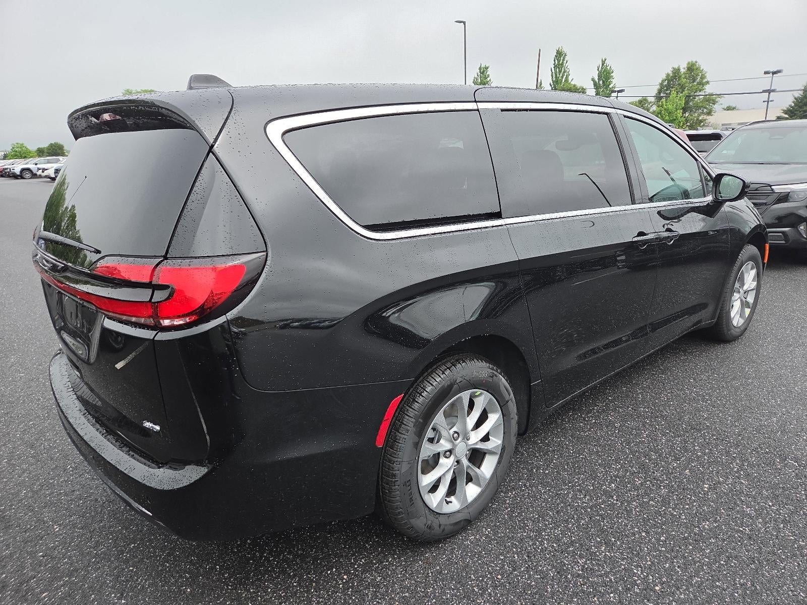 2027 Chrysler Pacifica Select AWD