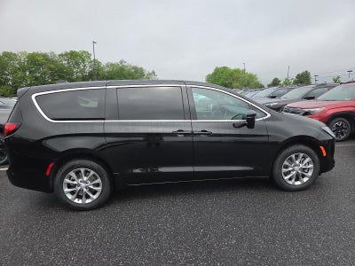 2027 Chrysler Pacifica Select AWD