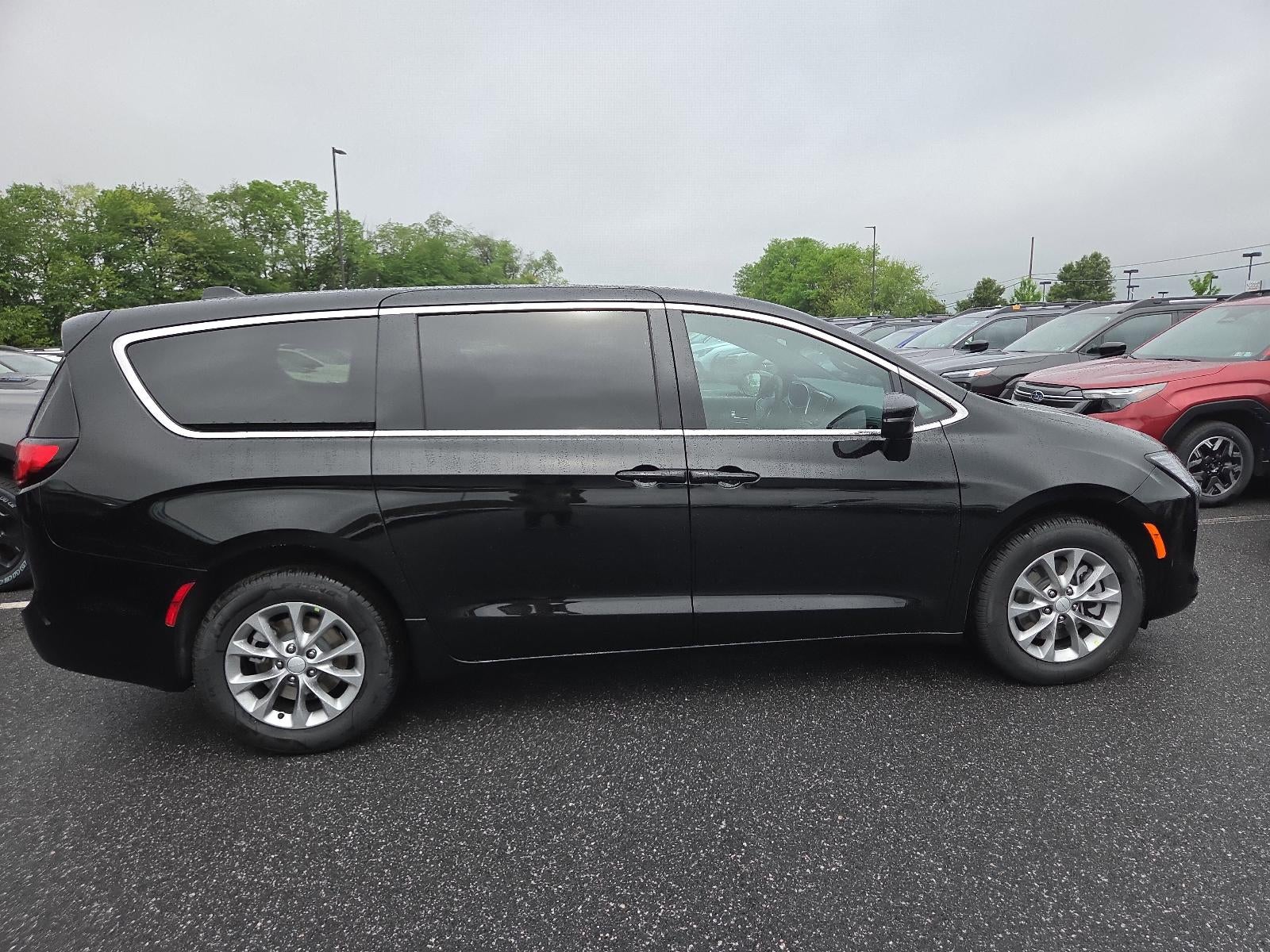 2027 Chrysler Pacifica Select AWD