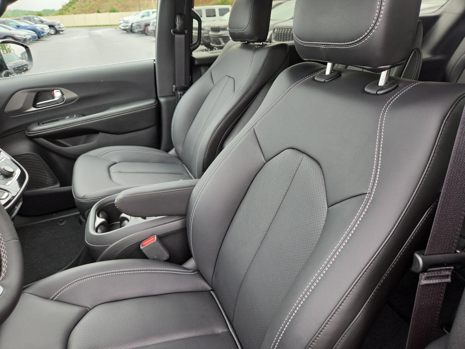 2027 Chrysler Pacifica Select AWD