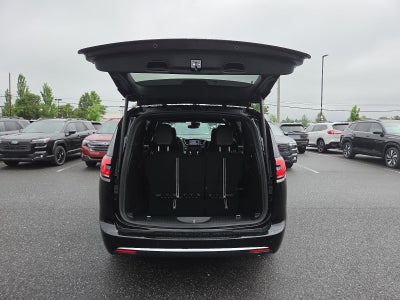 2027 Chrysler Pacifica Select AWD