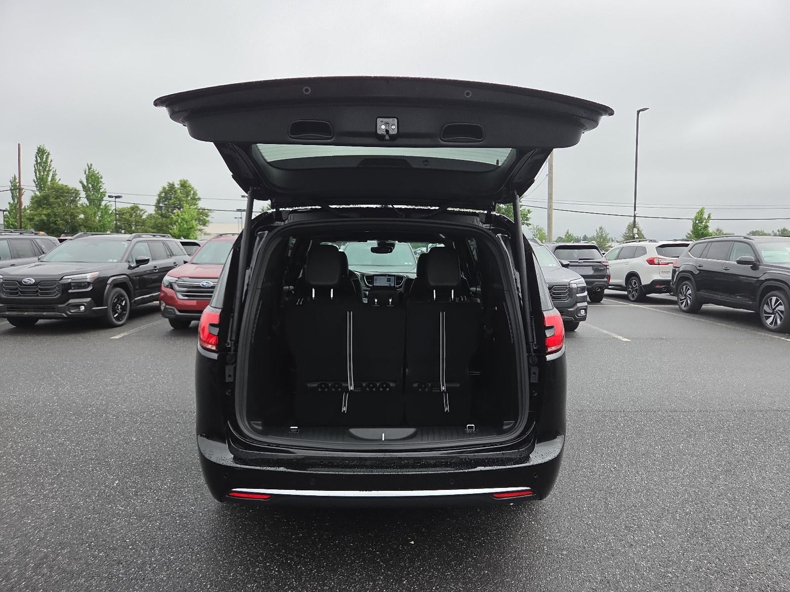 2027 Chrysler Pacifica Select AWD