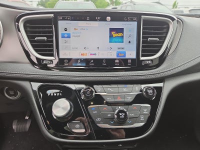 2027 Chrysler Pacifica Select AWD