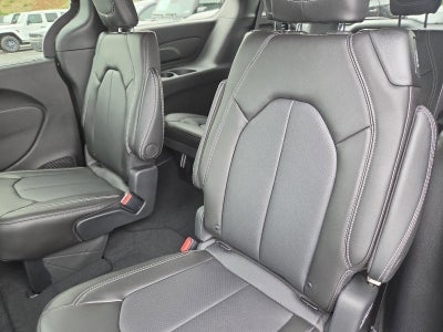 2027 Chrysler Pacifica Select AWD