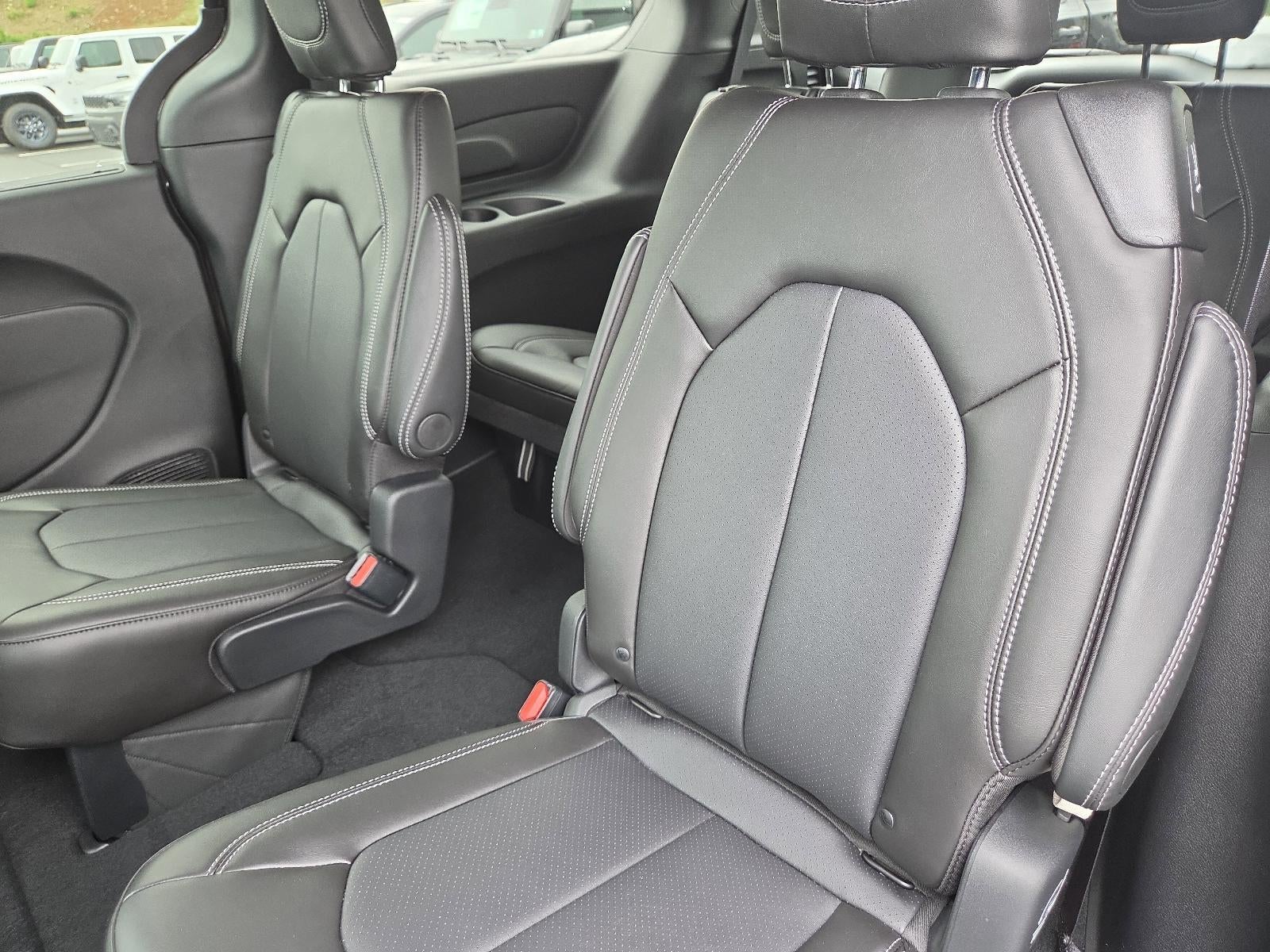 2027 Chrysler Pacifica Select AWD