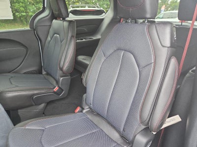 2027 Chrysler Pacifica Select AWD