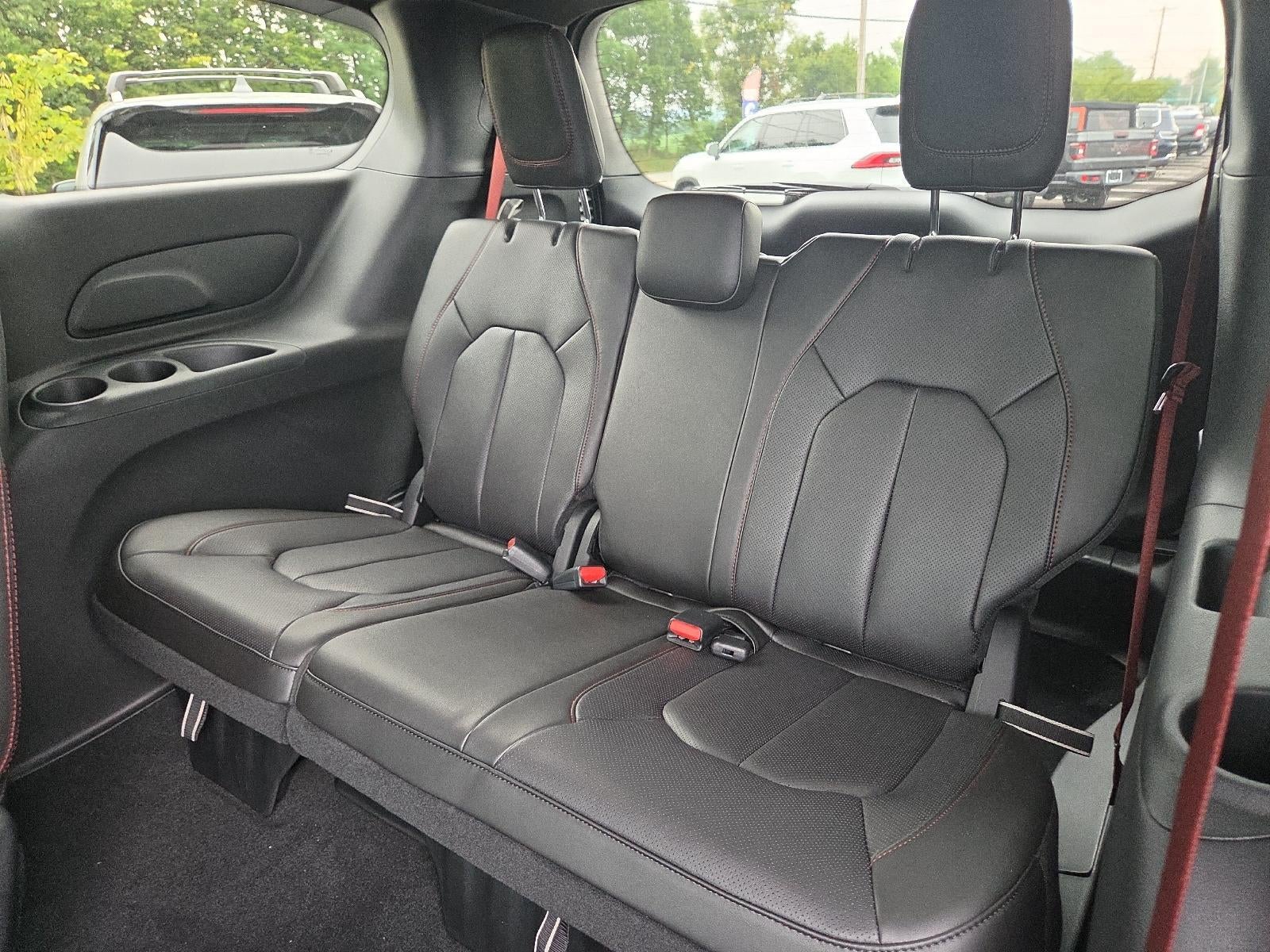2027 Chrysler Pacifica Select AWD
