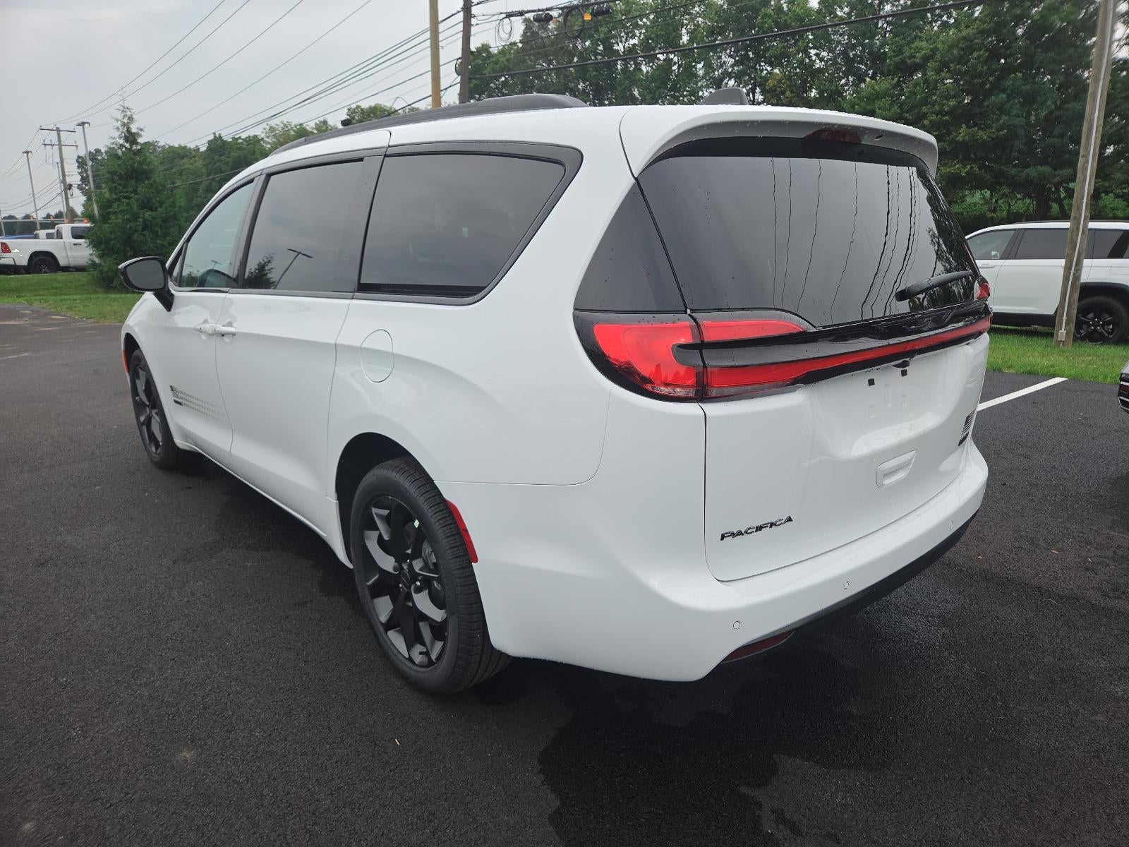 2027 Chrysler Pacifica Select AWD
