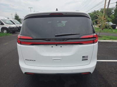 2027 Chrysler Pacifica Select AWD
